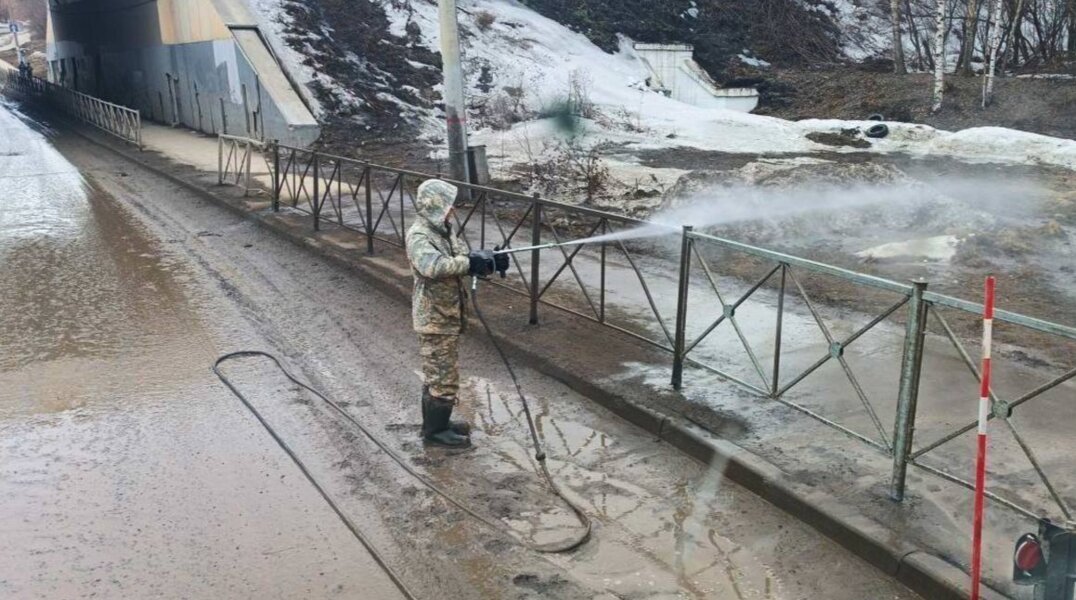 На улицах Перми началась масштабная весенняя уборка