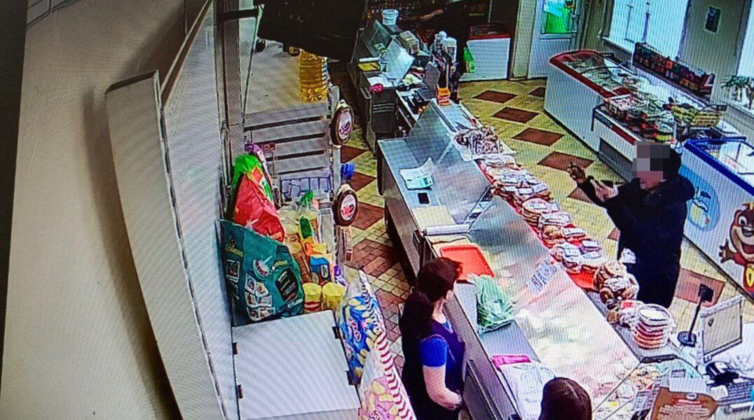 Житель Александровска предстанет перед судом за угрозу с имитацией гранаты