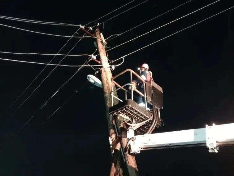 ​В Прикамье за ночь устранили 60 процентов последствий ураганного ветра