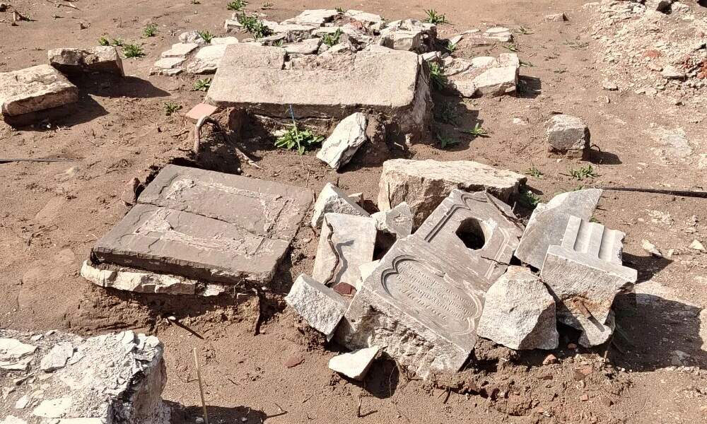 На месте бывшего зоопарка в Перми снова нашли старые надгробные плиты