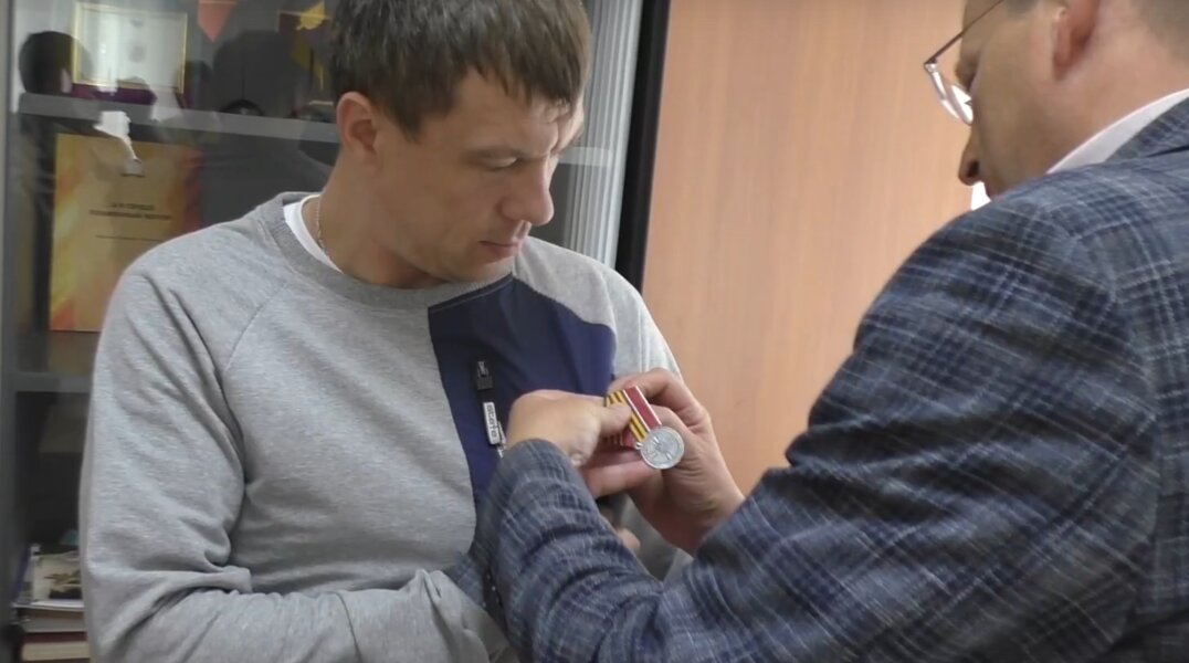 Уроженца Верещагино наградили медалью за храбрость, проявленную в СВО