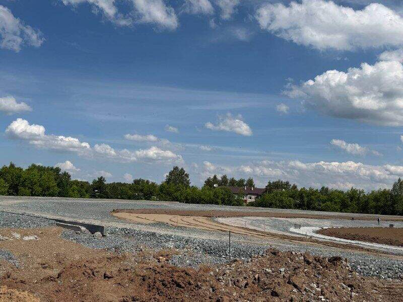 Завершается второй этап благоустройства троеборного поля и беговых дорожек в поселке Ферма 