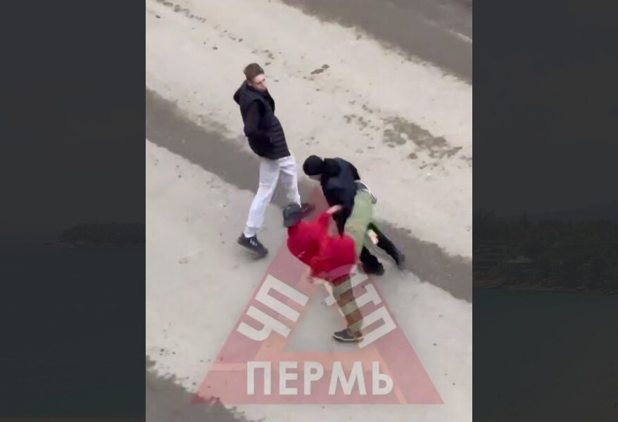 Полиция поймала второго дебошира, который бил прохожих пермяков и устроил погром в магазине