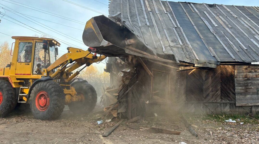 В Перми снесли нелегально построенный жилой дом