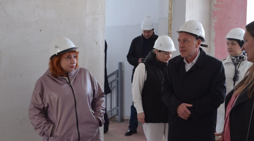 В Голованово депутаты и родители учеников обсудили ремонт школы №123