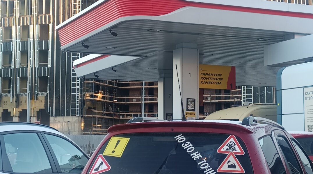 Из-за аварии на Коммунальном мосту в центре города сильно затруднено движение