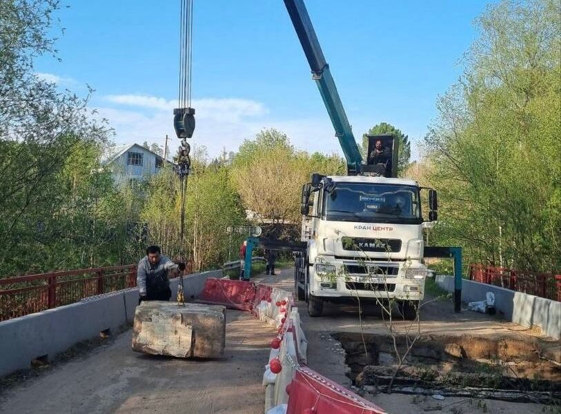 «Проходим по одному»: Власти Пермского района приступили к ремонту рухнувшего моста