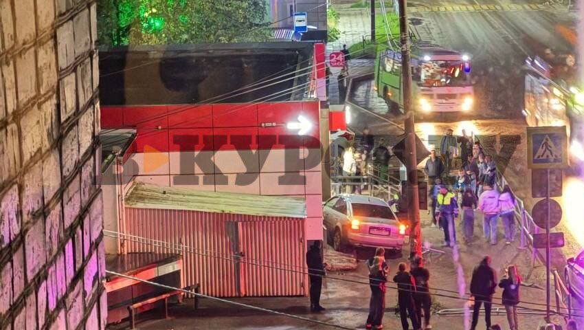 В Краснокамске водитель уходил от патруля ДПС и пробил стену магазина