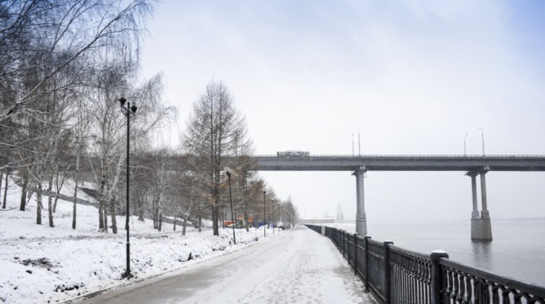 В Перми мужчина упал с Коммунального моста