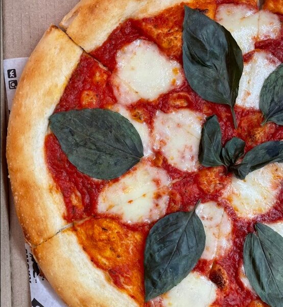 В Перми запустили фудтрак с печкой на дровах