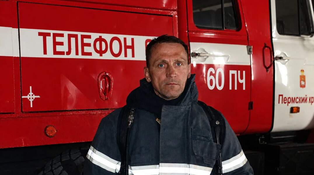 В Перми пожарный спас девушку, потерявшую сознание у библиотеки Горького