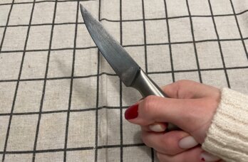 В Чусовом женщина тяжело ранила знакомого ножом