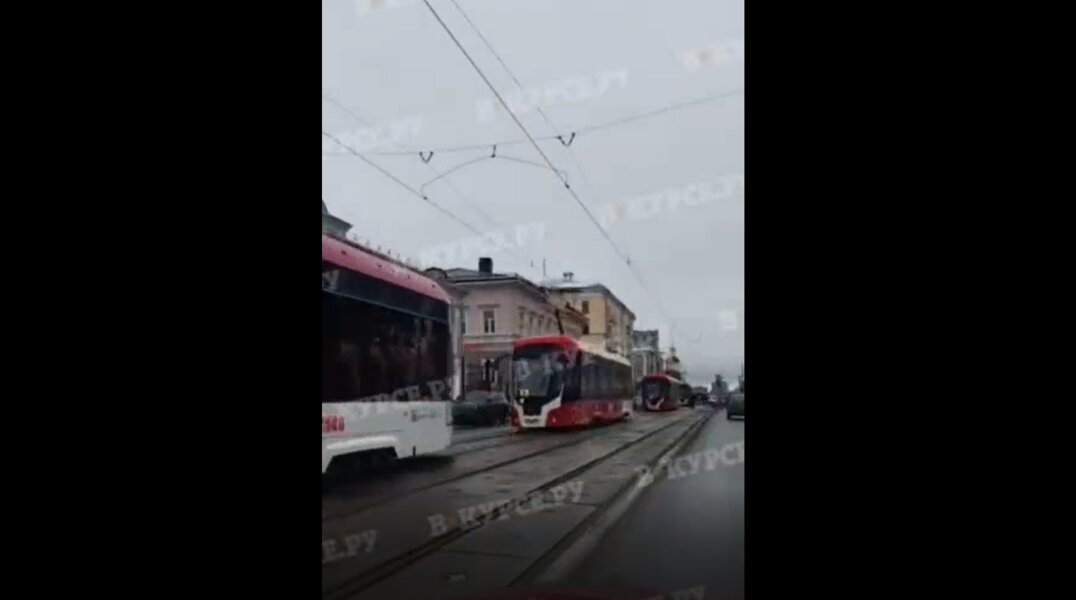 В центре Перми образовалась огромная пробка из трамваев