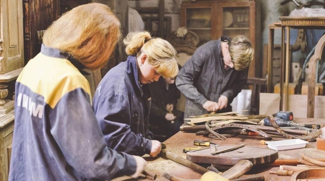 В Перми на фестивале «Переработка участников научили делать подставки для телефона из отходов производства