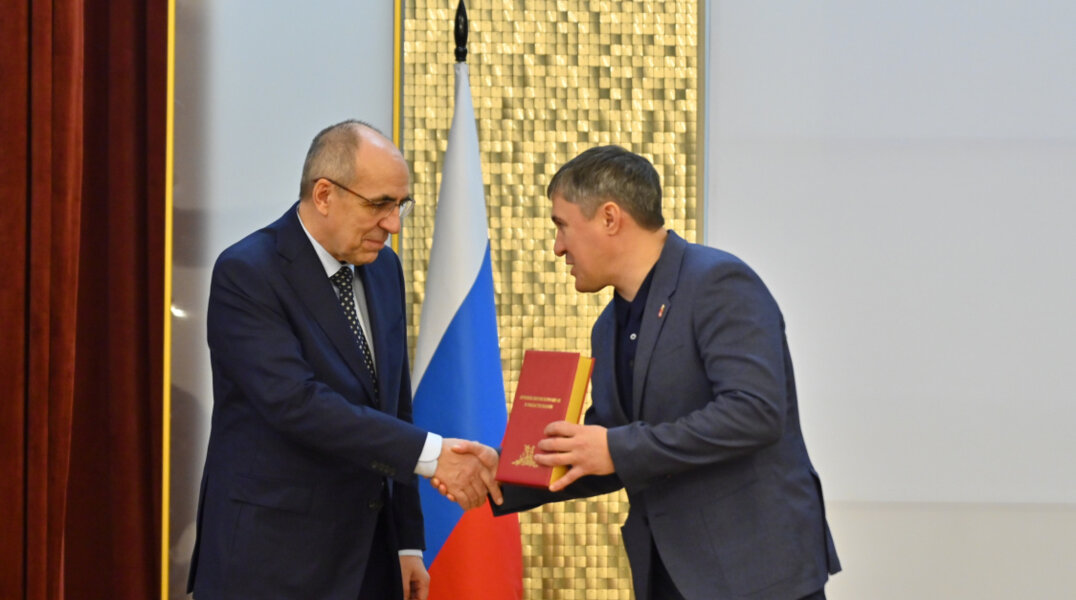 Дмитрий Махонин наградил ученых Прикамья за вклад в развитие науки