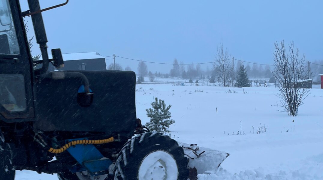 В Чусовом водитель погрузчика завалил снегом первоклассника
