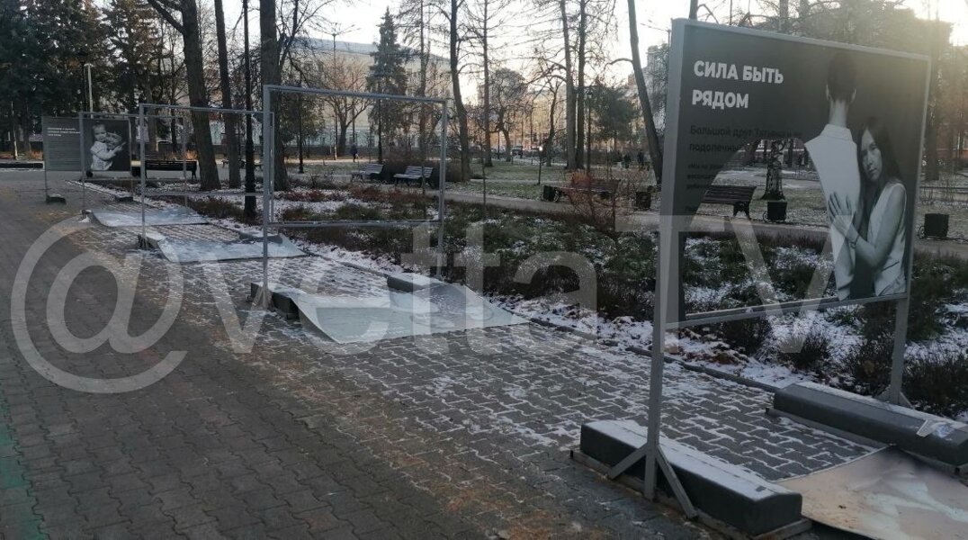 Вандалы повредили фотовыставку в центре Перми