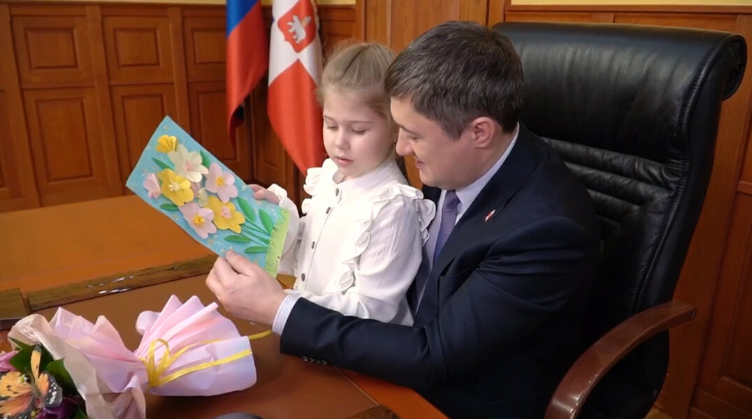 Губернатор Пермского края Дмитрий Махонин поздравил жительниц региона с 8 марта