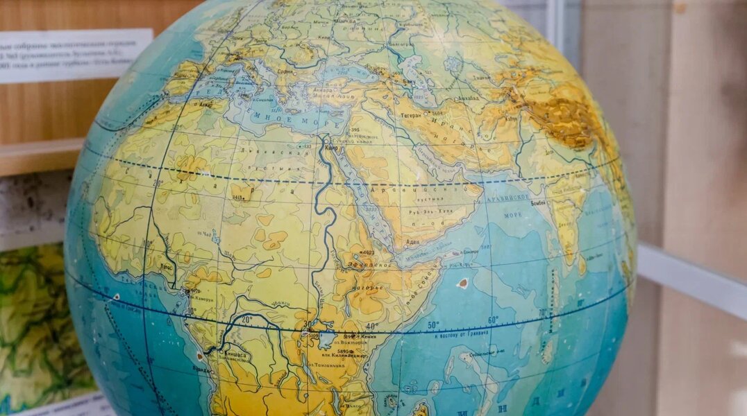 В Перми учительница лишилась работы из-за того, что заклеила ребенку рот скотчем