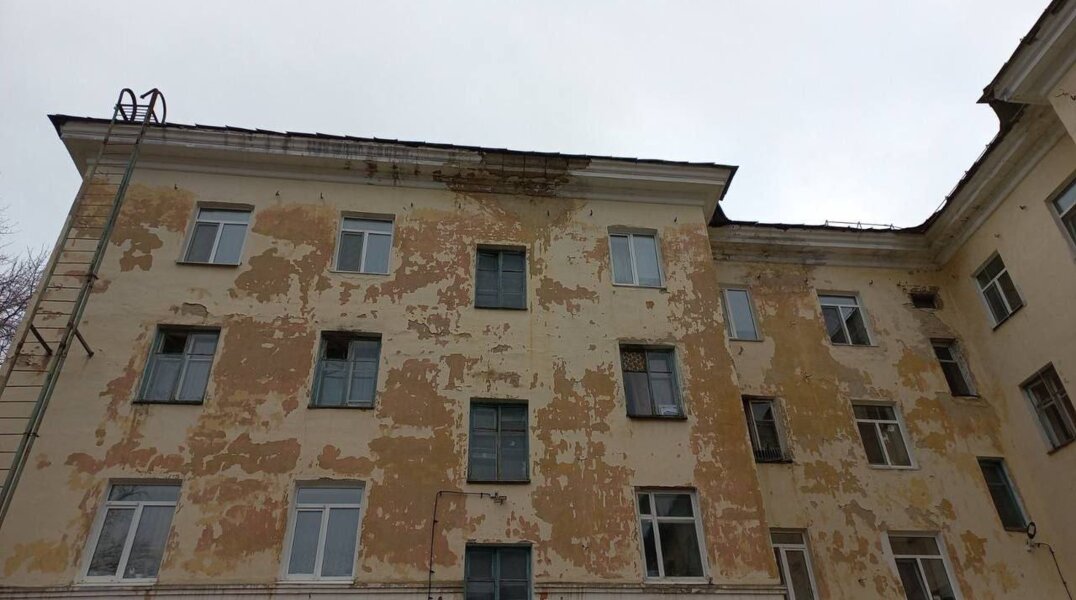В Березниках прокуратура проверит дом с обрушенным фасадом