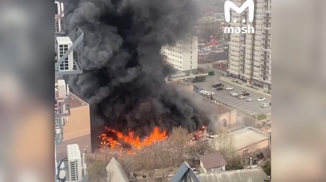 Мощный пожар охватил здание ФСБ в Ростове-на-Дону