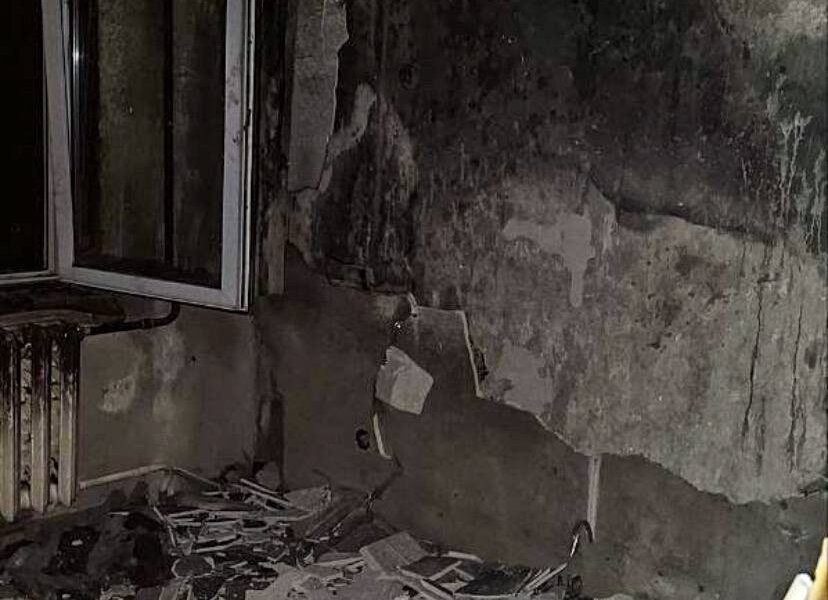 В Перми пожарные спасли двух взрослых и ребенка из горящего дома