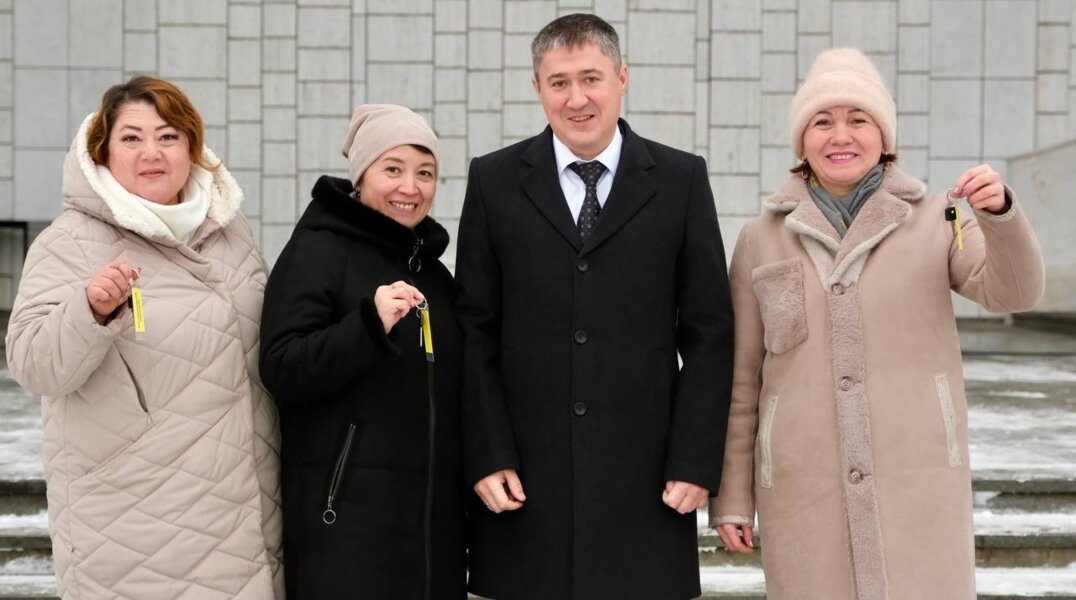 Губернатор Прикамья вручил директорам сельских школ ключи от новых автобусов и автомобилей