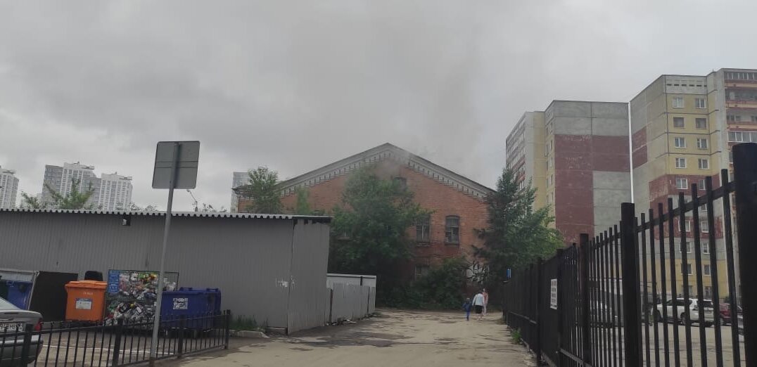 В Перми на ул. Красные Казармы загорелся расселенный дом