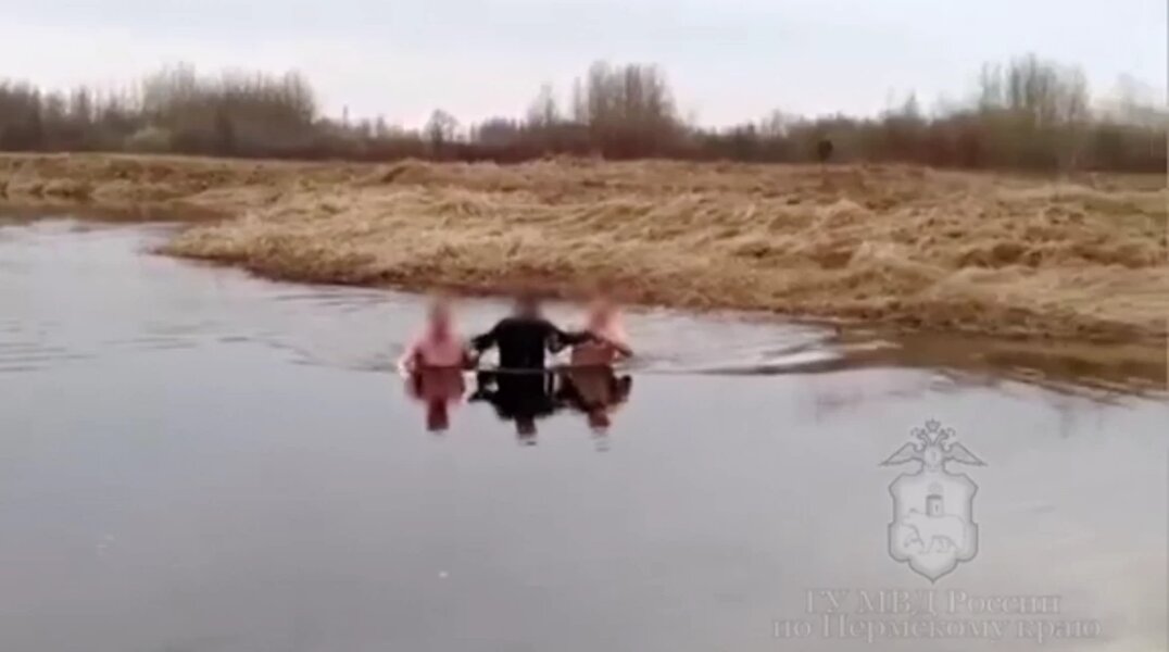 Пермские полицейские бросились вплавь через реку догонять наркозакладчика