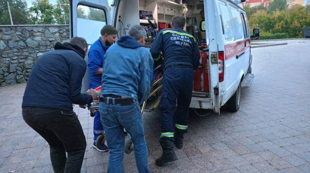 Спасатели вытащили упавшую в лог женщину со сломанной ногой