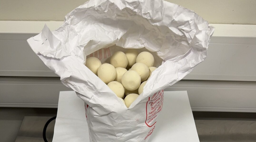 В пермском аэропорту у пассажира из Узбекистана изъяли сыр неизвестного производства