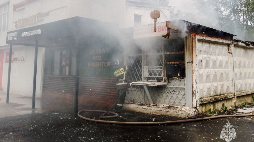 Из горящей кофейни в Индустриальном районе спасли девушку