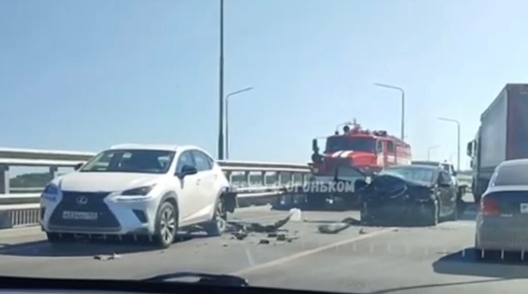 Из-за массового ДТП на Чусовском мосту в Перми образовалась пробка