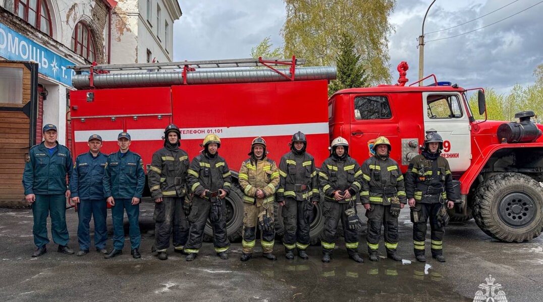 Пожарные спасли шесть человек из огня в Березниках