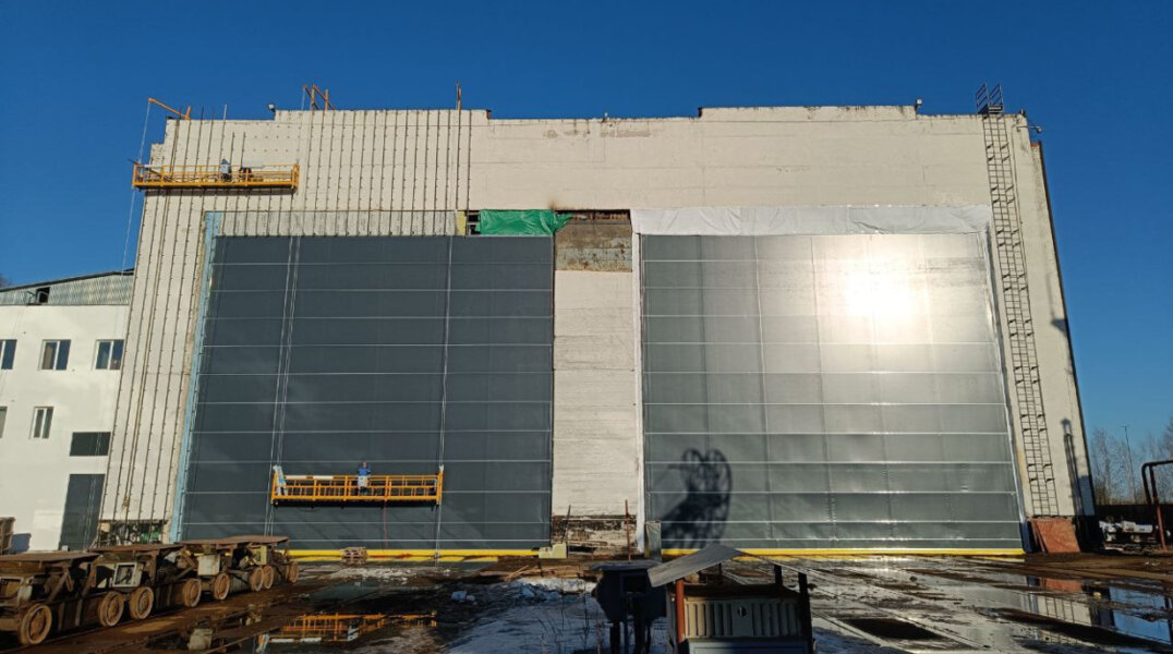 На Пермской судоверфи обновили главные ворота эллинга