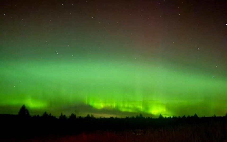 Жители Прикамья ночью наблюдали Северное сияние в небе