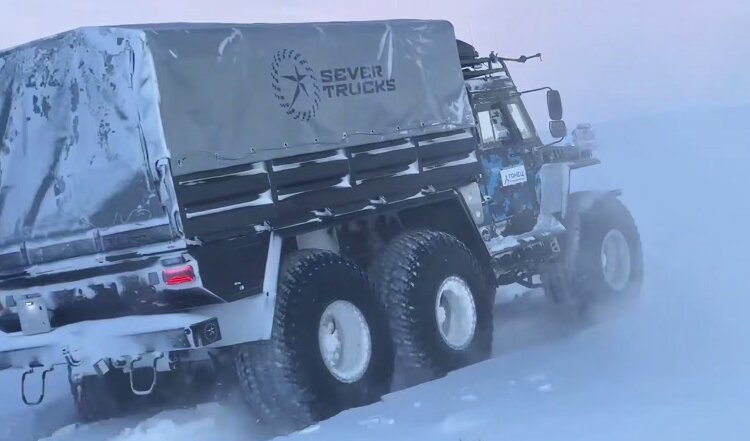 Участники экспедиции МЧС из Прикамья борются со стихией в Арктике