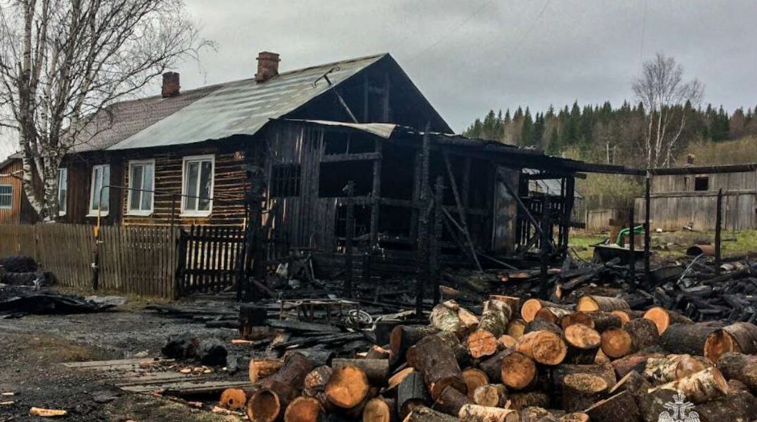 В Пермском поселке неравнодушные соседи спасли 6 человек из горящего дома