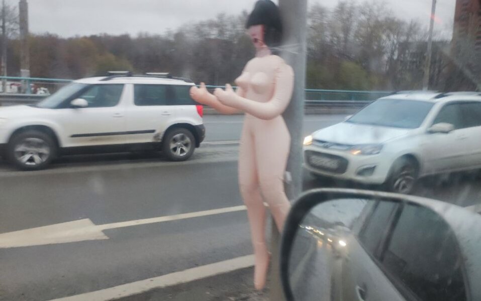 Пермяков напугало человеческое тело, привязанное к столбу. Фото