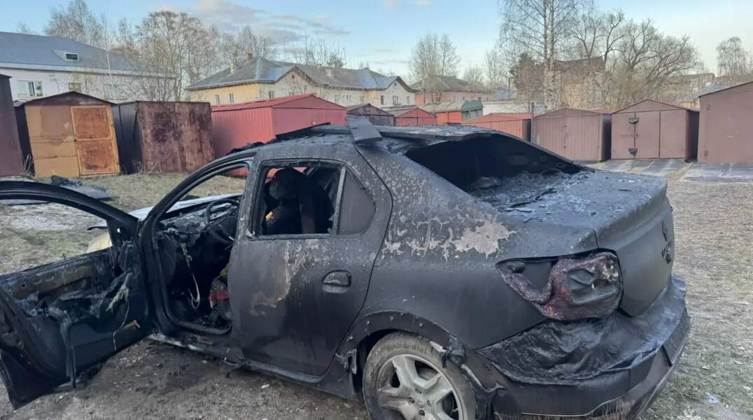 Из-за детской шалости в Соликамске сгорели автомобиль и гараж