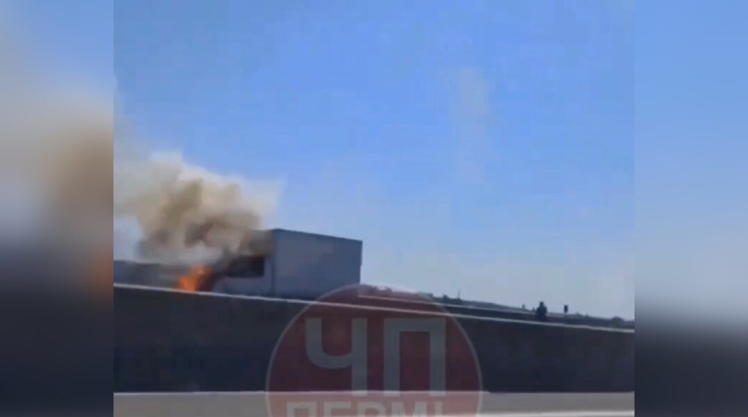 На Красавинском мосту в Перми загорелся грузовик