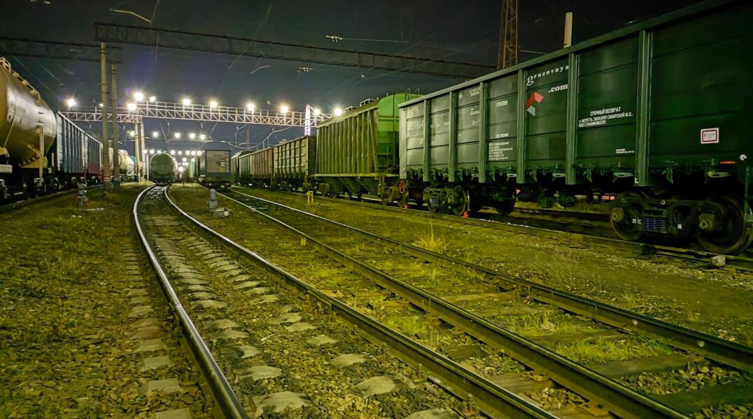 Транспортные полицейские Перми сняли с платформы грузового поезда трех местных жителей