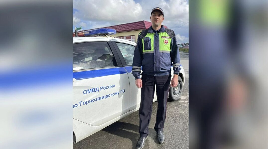 В Прикамье полицейский помог многодетным родителям на заглохшем автомобиле