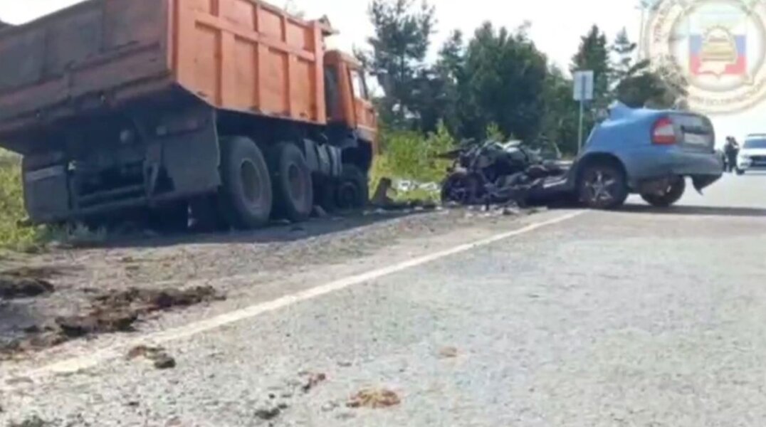 На трассе в Прикамье КамАЗ насмерть раздавил водителя и пассажира легковушки