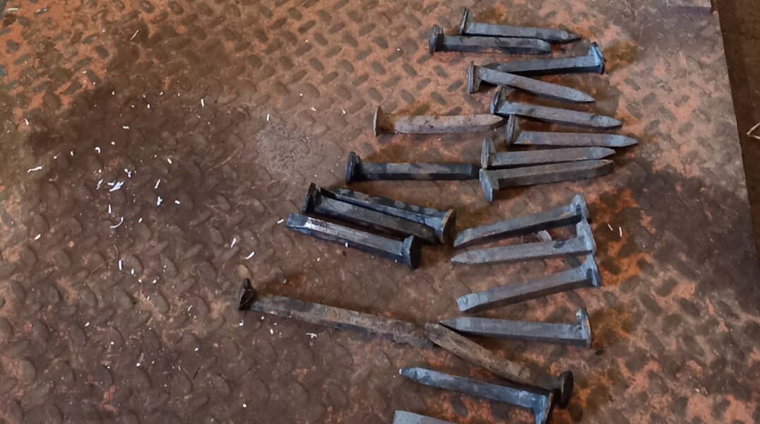 Пермяка, угнавшего машину, нашли по «дорожке» из гвоздей, которые он рассыпал, убегая домой