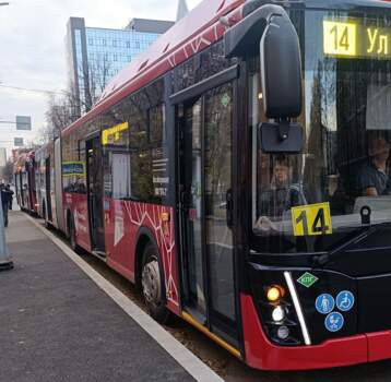 автобус, остановка, сочлененный автобус, гармошка