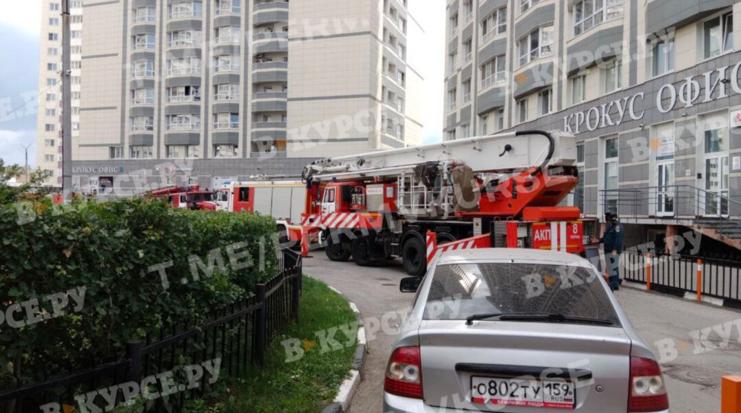 В центре Перми в жилом доме «Крокус» горит квартира на 16 этаже