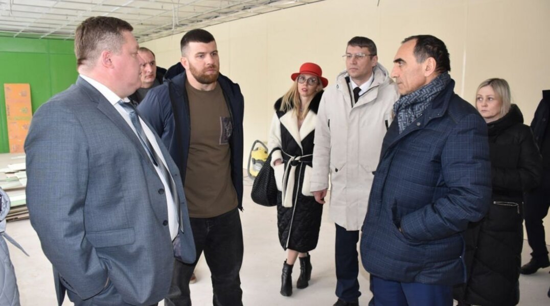 Школы, скверы, библиотеки и мостовые переходы: «Единая Россия» оценила темпы и качество работ на объектах народной программы в регионе