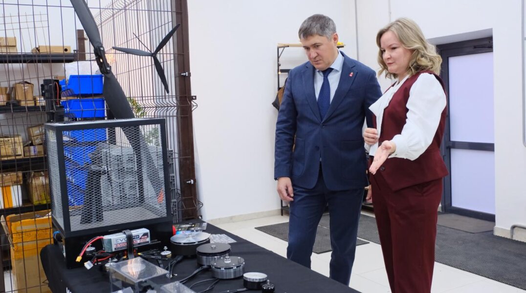 Дмитрий Махонин посетил в Прикамье производство по сбору двигателей для БПЛА