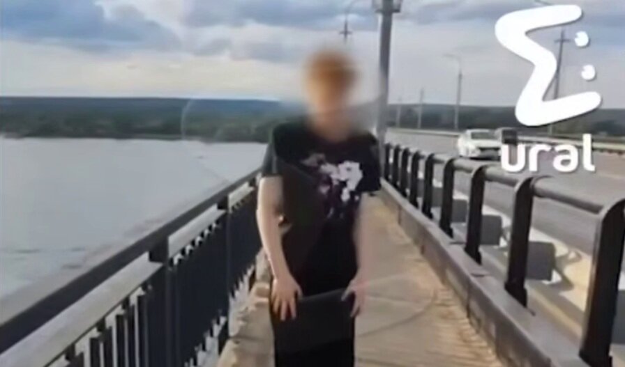 Выяснились подробности истории с двумя «упавшими» с Коммунального моста парнями, которых спас рыбак в Перми